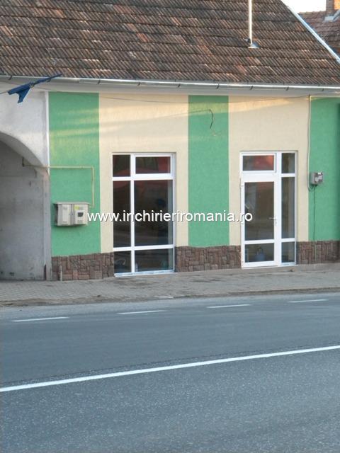 Spatiu comercial/birou ultracentral în com. Unirea, jud. Alba, pe E81, 70mp, proaspăt renovat